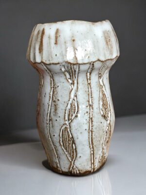 Jarrón con incisiones